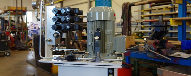 Aggregatbau in der Halle